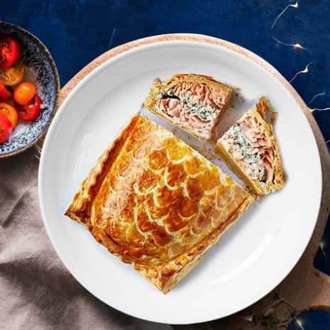 (10 pax) French Classic Salmon en Croute